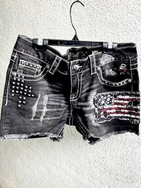 MISS ME SIGNATURE FLAG SHORTS SIZE 29